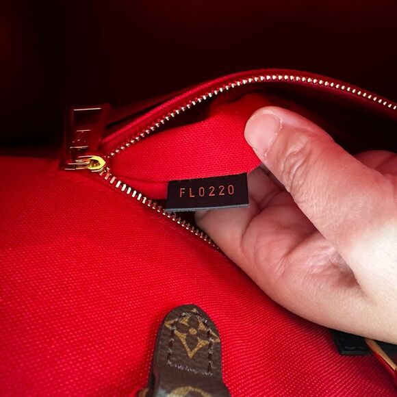 Louis Vuitton Onthego GM Tote - Picture 14 of 14